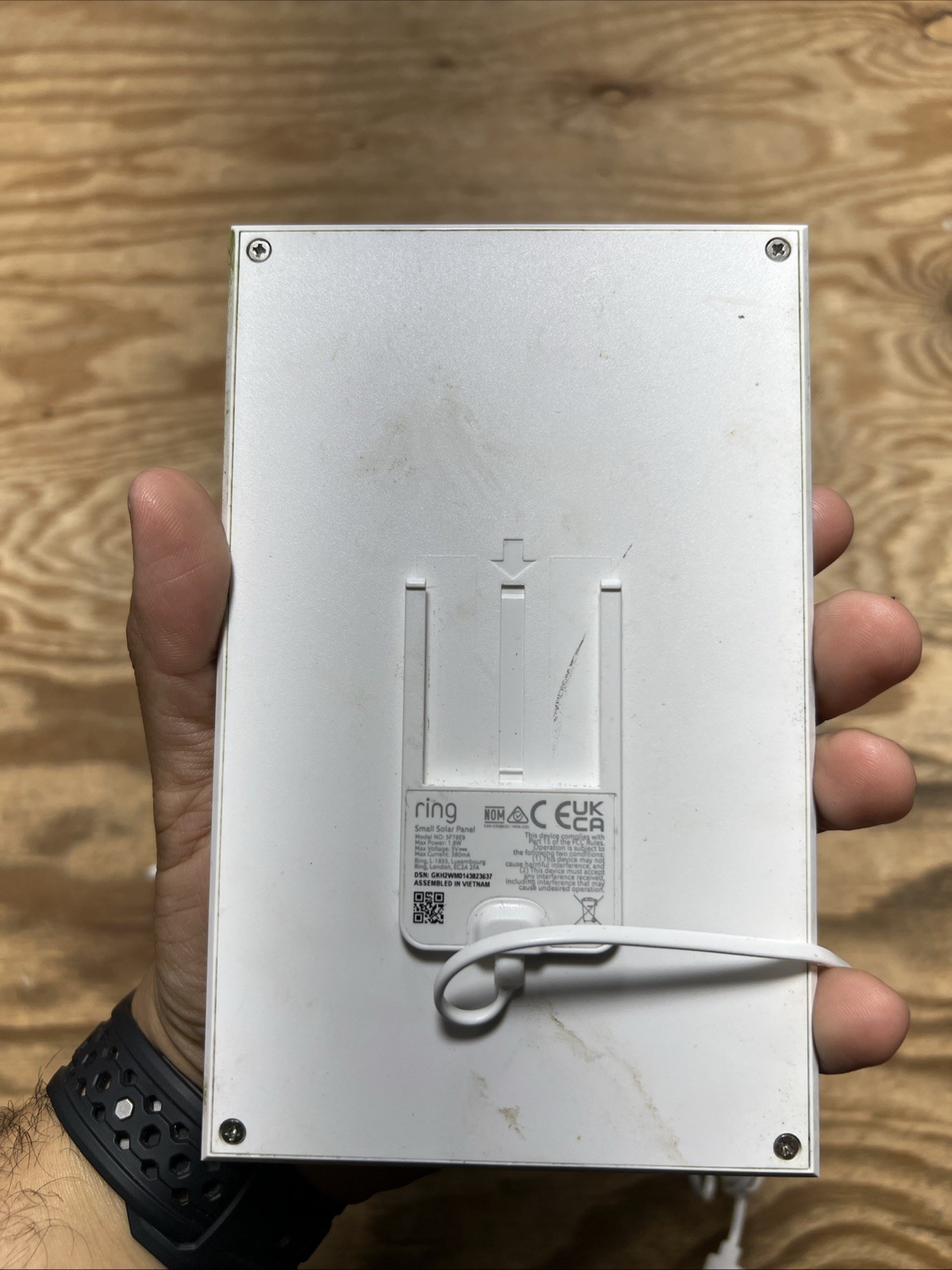 ​Ring Small Solar Panel 1.9W USB-C White for Stick Up Cam & Spotlight Cam 5F78E9