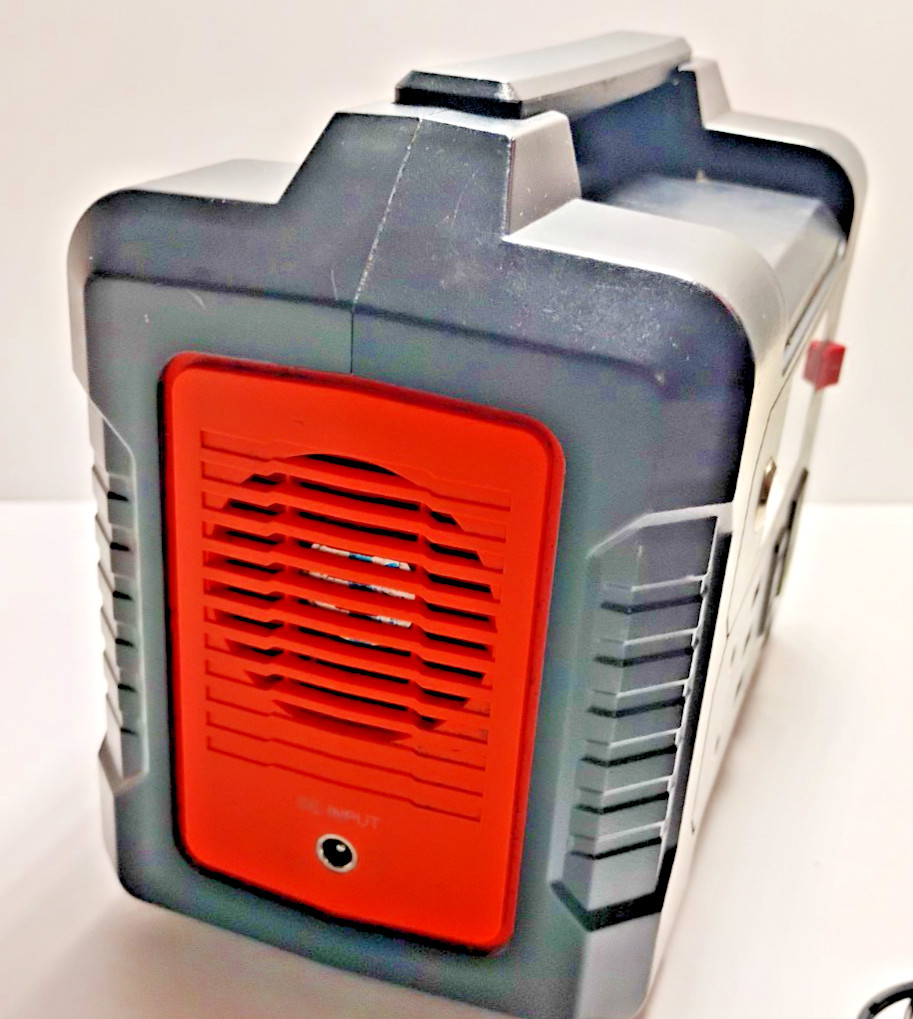 FLASH FISH, POTRABLE POWER STATION,M# E200, AC/DCX2,BOX ONLY NO SOLAR PANEL (A6