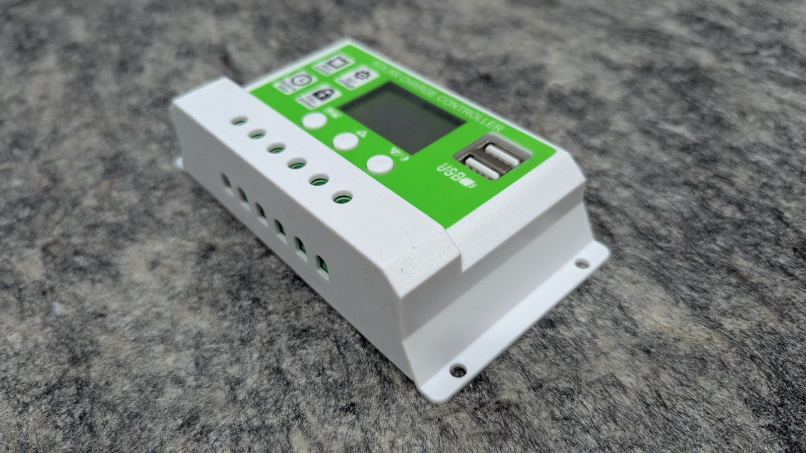 10A Solar Panel Battery Charge Controller 12V/24V LCD Regulator Auto Dual USB US