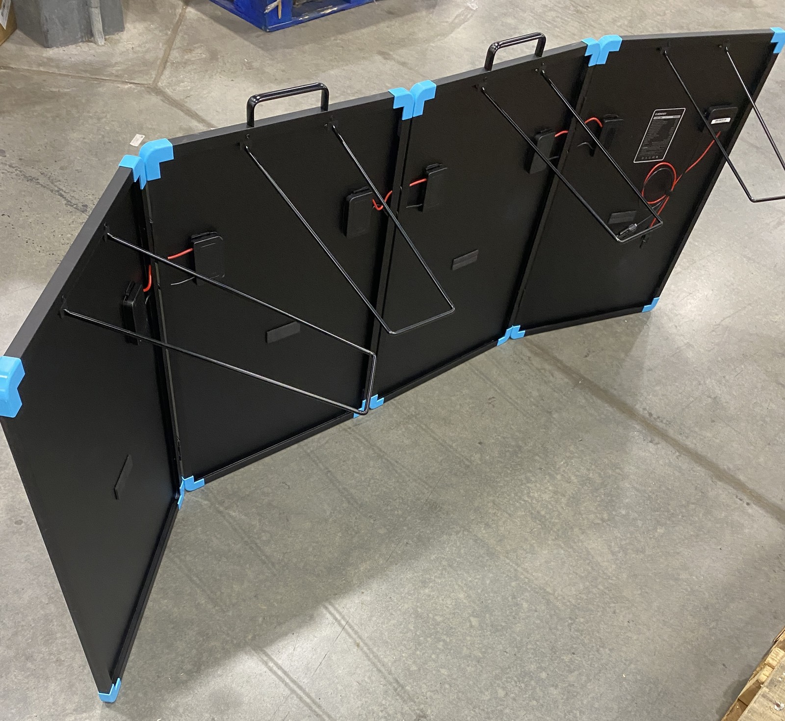 Renogy 220W Lightweight Portable Solar Suitcase RSP220LSC