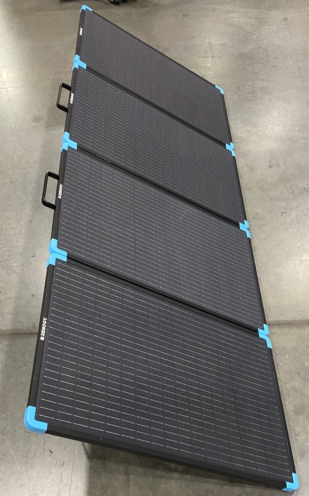 Renogy 220W Lightweight Portable Solar Suitcase RSP220LSC